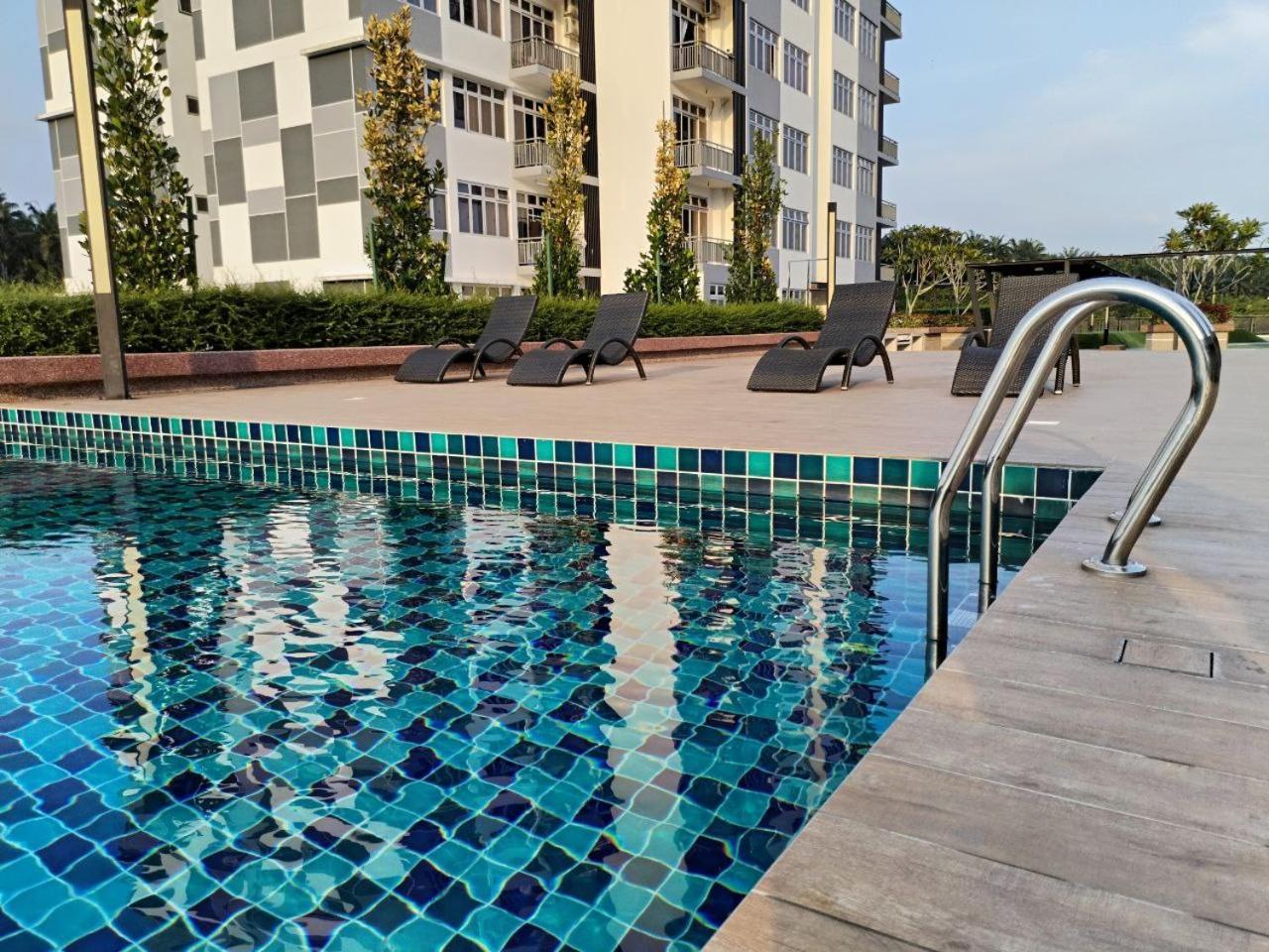 Apartment Camellia Forestview Seri Austin Near Eco Palladium By Harmony