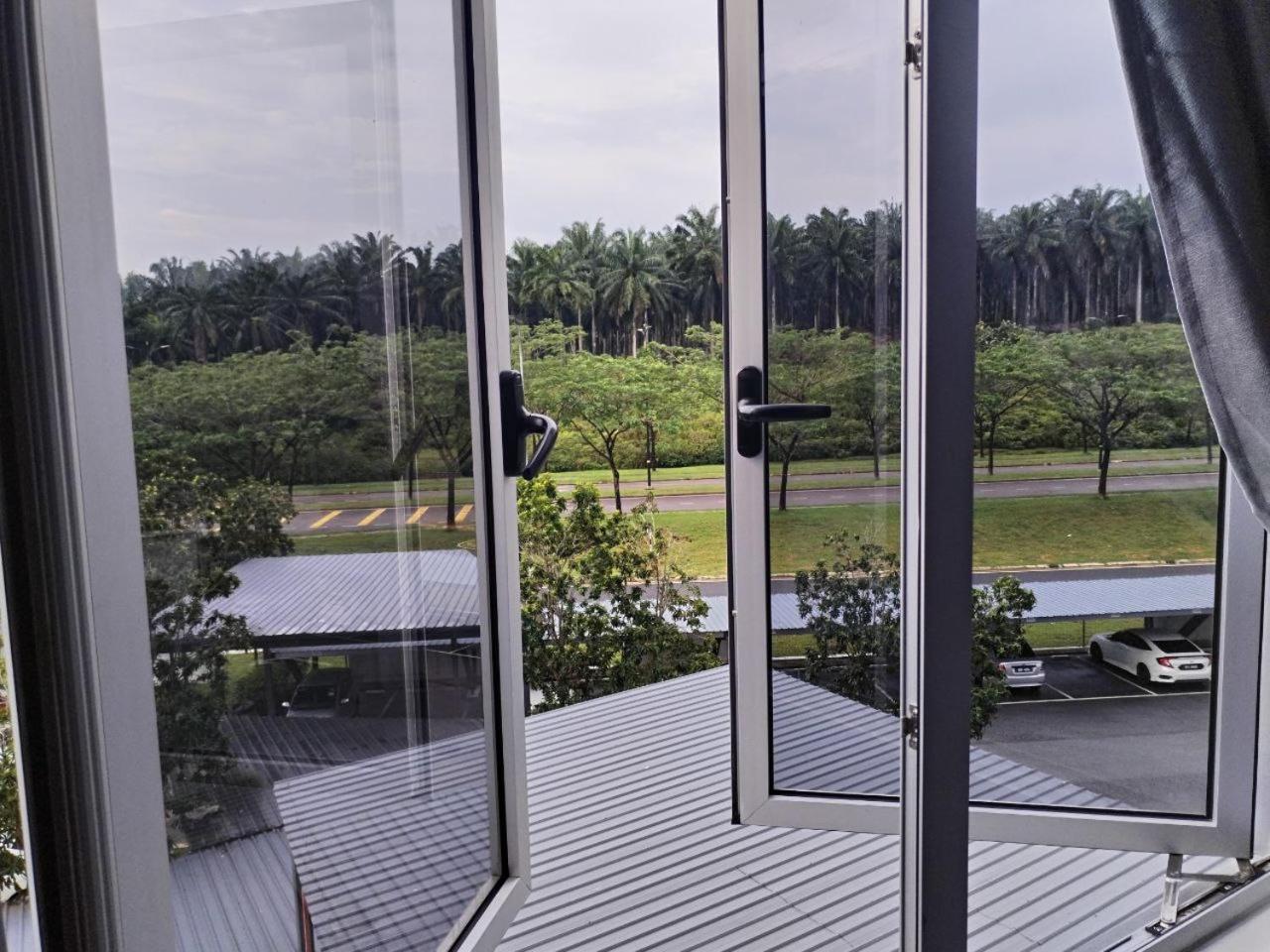 Apartment Camellia Forestview Seri Austin Near Eco Palladium By Harmony *